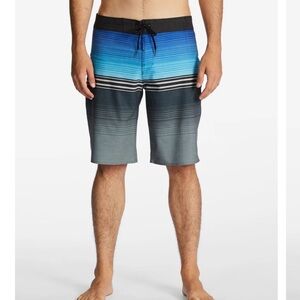 BILLABONG ALL DAY HEATHER STRIPE PRO 20" BOARDSHORTS - MEN'S
size 33
NWT